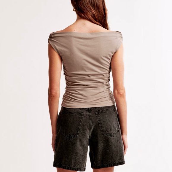 A&F Off-The-Shoulder Ruched Top - Picture 5 of 10